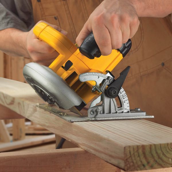 Пила дискова мережева DeWALT DWE575K DWE575K фото