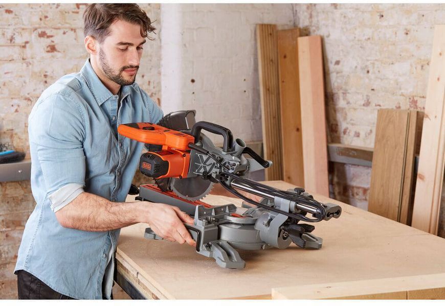 Пила торцювальна мережева BLACK+DECKER BES700 BES700 фото