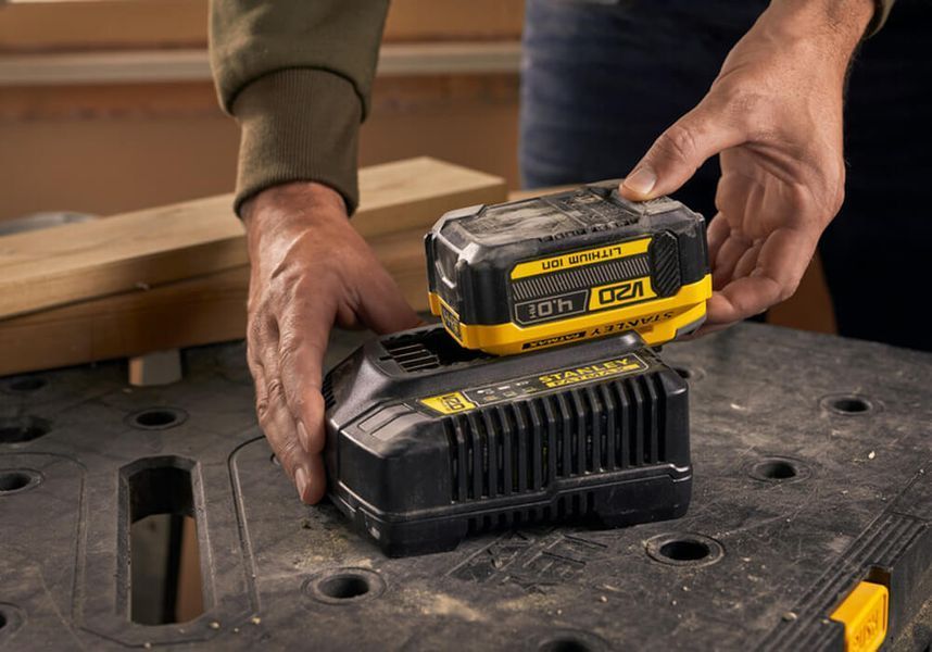 Зарядний пристрій та 1 акумулятор STANLEY FATMAX SFMCB14M1 SFMCB14M1 фото