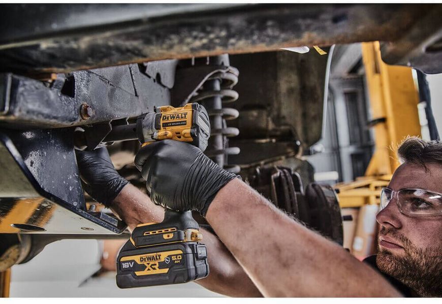 Гайкокрут ударний акумуляторний безщітковий DeWALT DCF923N DCF923N фото