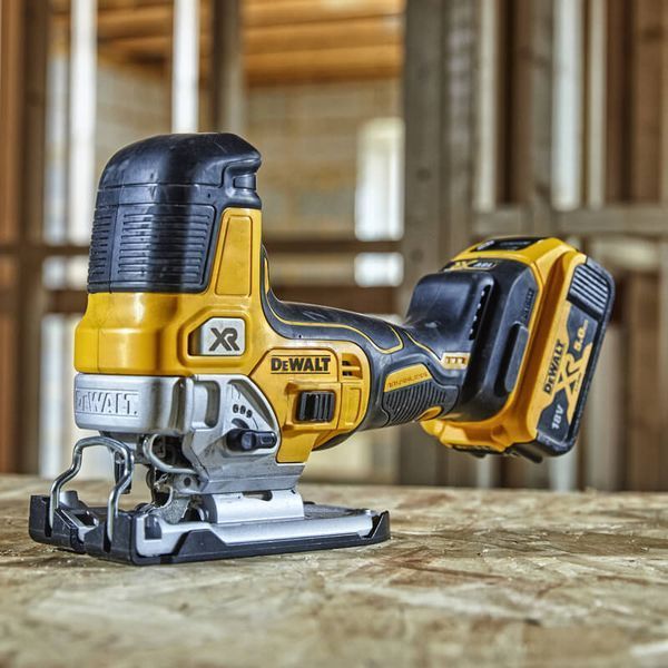 Пила лобзикова акумуляторна безщіткова DeWALT DCS335NT DCS335NT фото Пила лобзикова акумуляторна безщіткова DeWALT DCS335NT DCS335NT фото